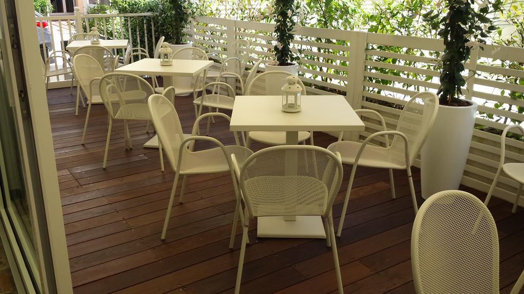Hotel Ermeti B&B Brunch Riccione Exterior foto